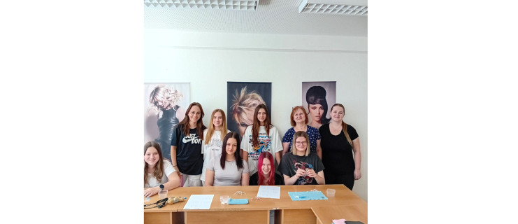 Školní kadeřnictví plné perliček