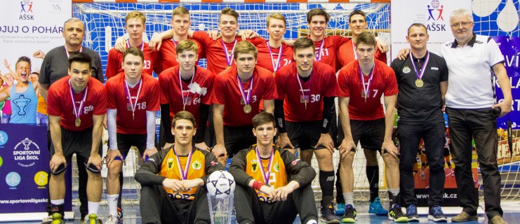 Mistři ČR středních škol v házené chlapců jsou studenti ze SŠIEŘ Rožnov pod Radhoštěm
