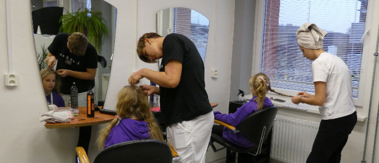 Účesy pro taneční skupinu Heart2Beat