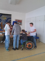 Fotogalerie Studentské volby 2025: Naši žáci si vyzkoušeli fungování demokracie v praxi, foto č. 1